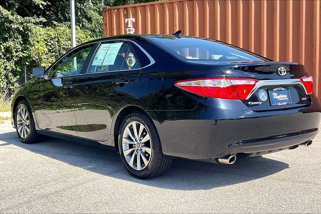 Used 2016 Black Toyota XLE image 10