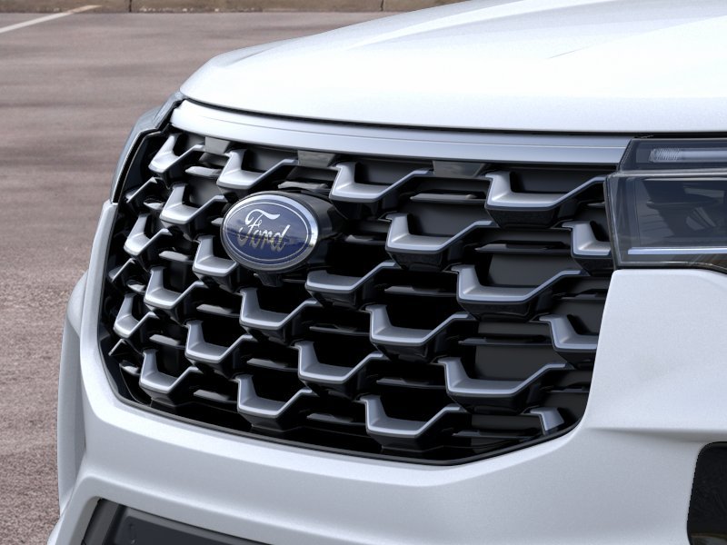 New 2026 Star White Metallic Tri-Coat Ford Platinum™ image 17