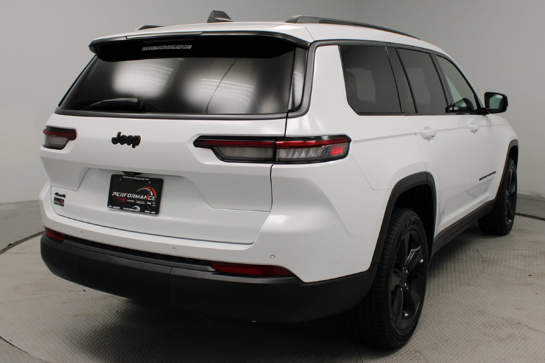 New 2026 Bright White Clear-Coat Exterior Paint Jeep Limited 4x4 image 9