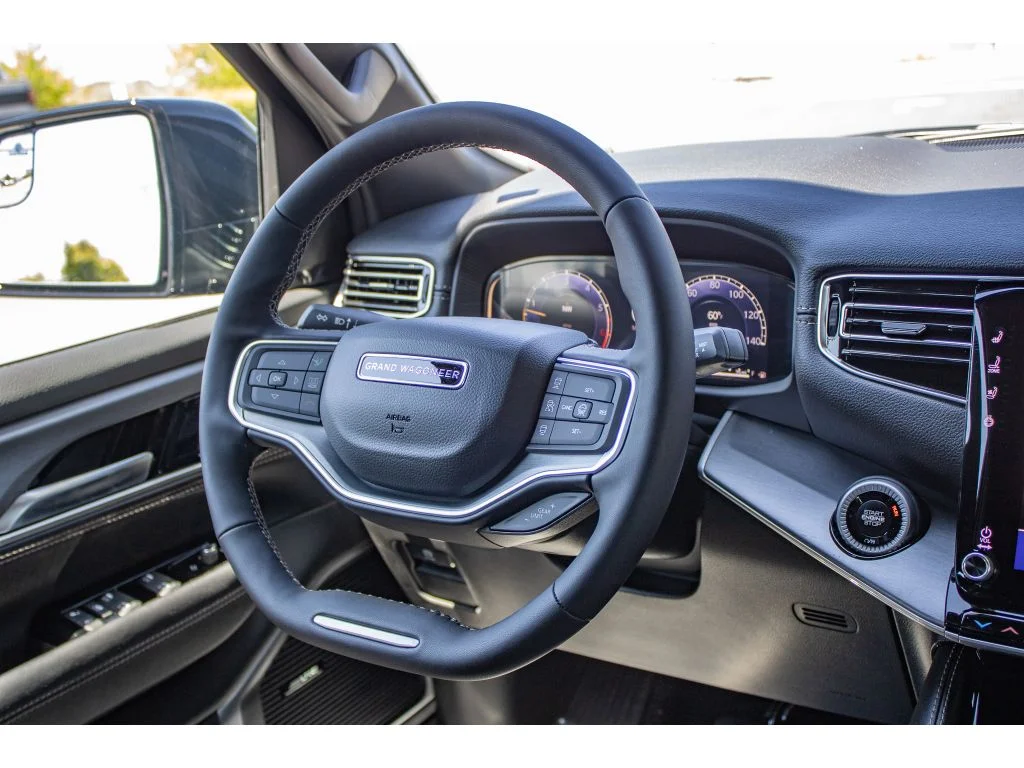 New 2026 HIGH GLOSS BLACK Jeep Limited Altitude image 31