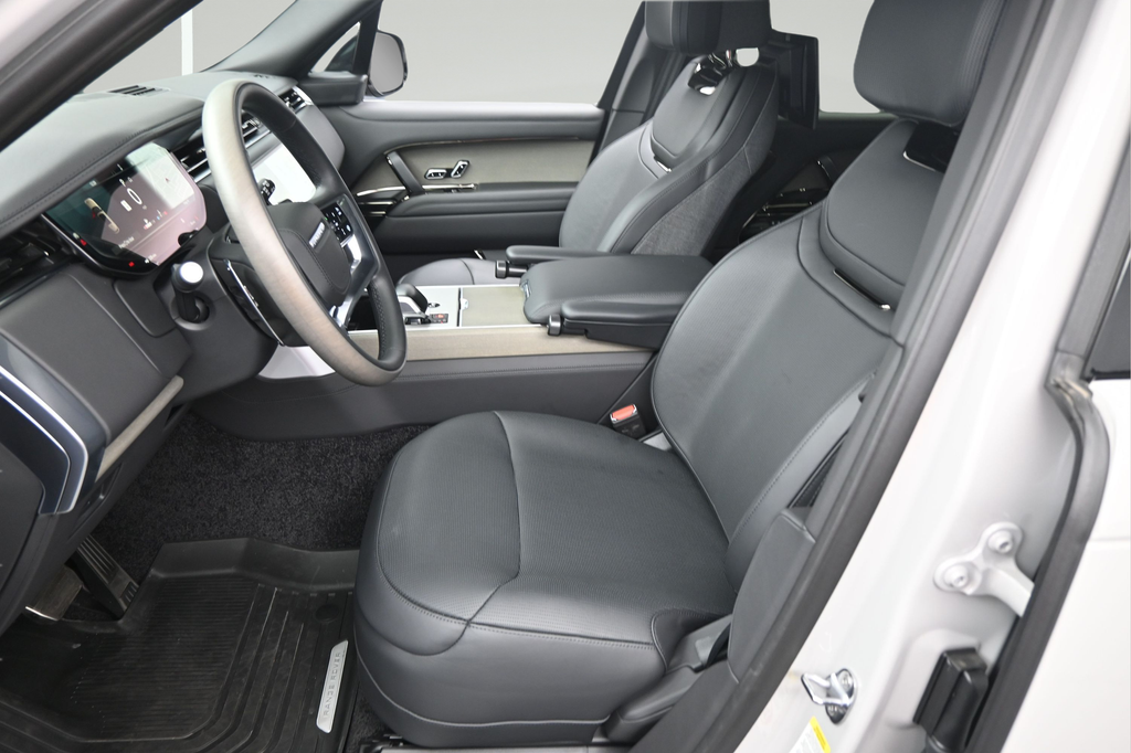 New 2026 Borasco Grey LAND ROVER SV Signature Suite image 5