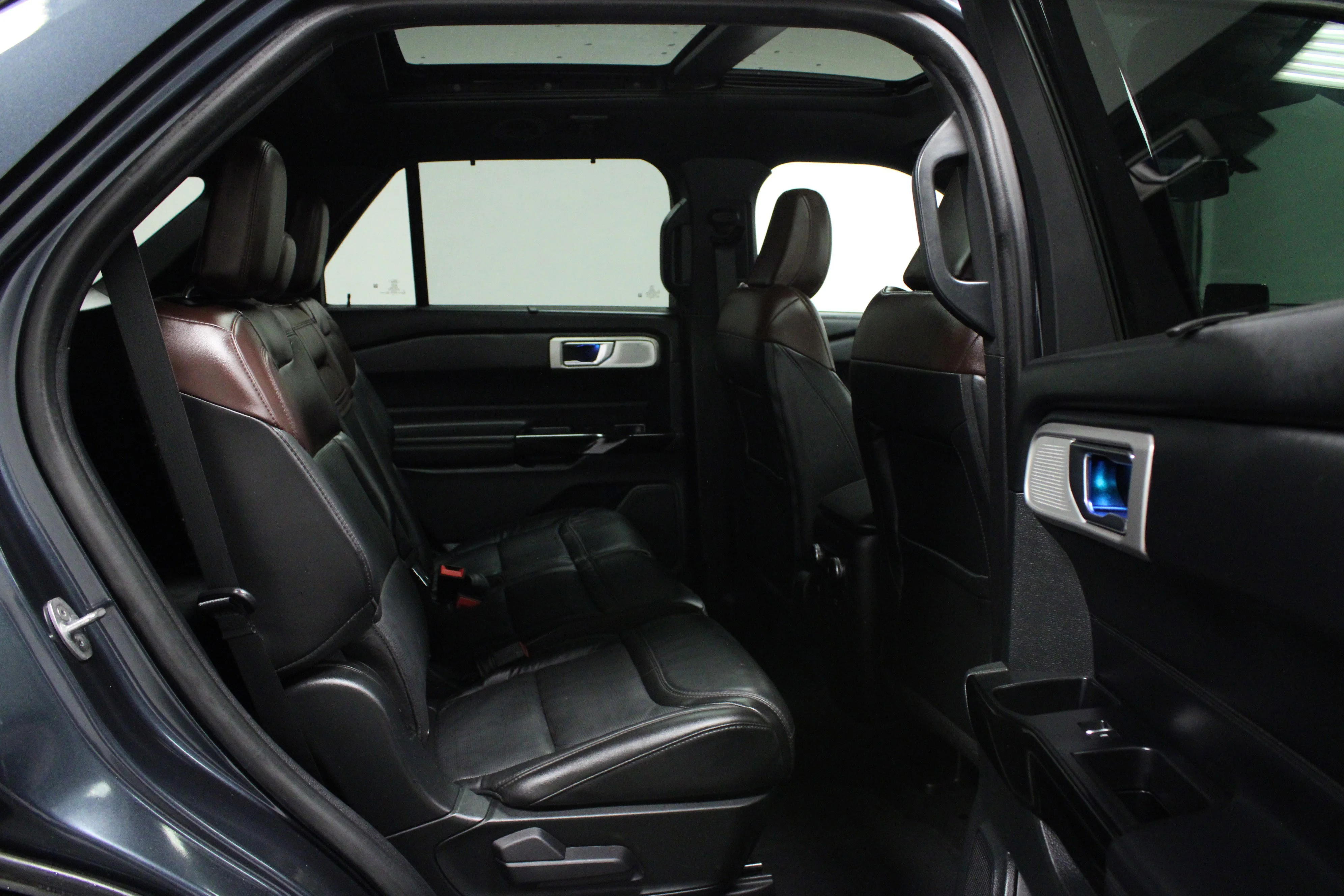Used 2022 Blue Metallic Ford Platinum image 16