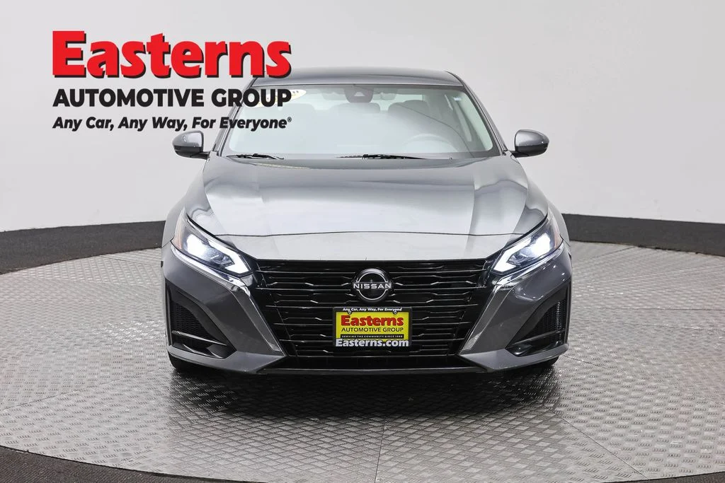Used 2023 Gray Nissan 2.5 SV image 2