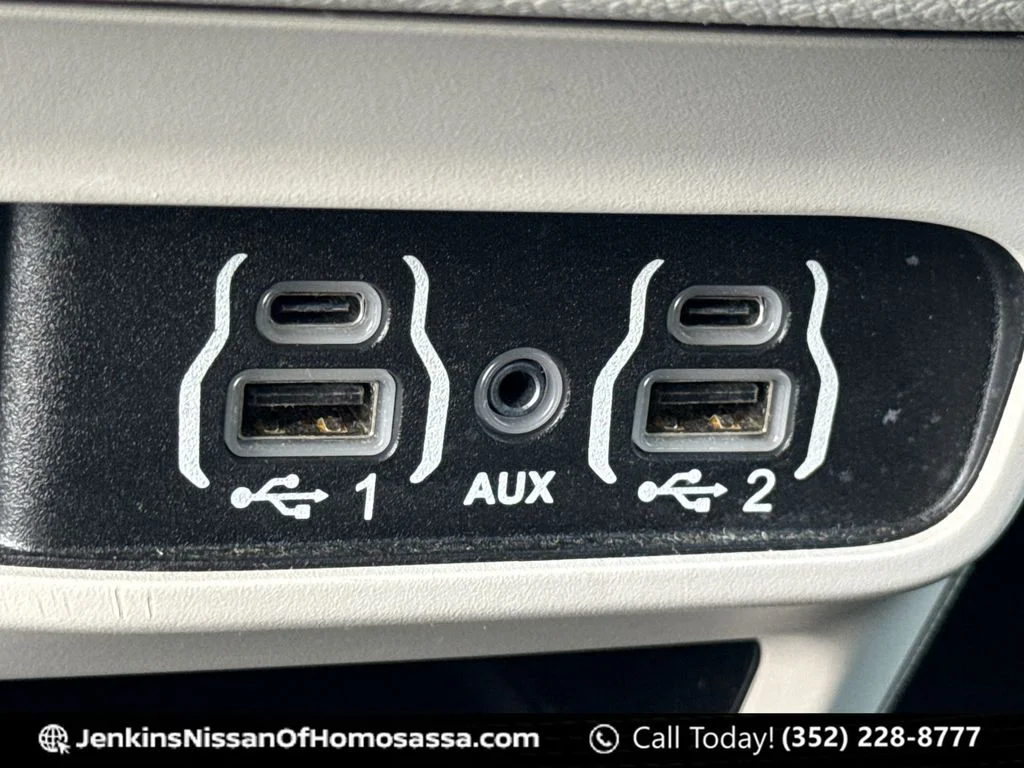 Used 2023 White Chrysler LX image 35