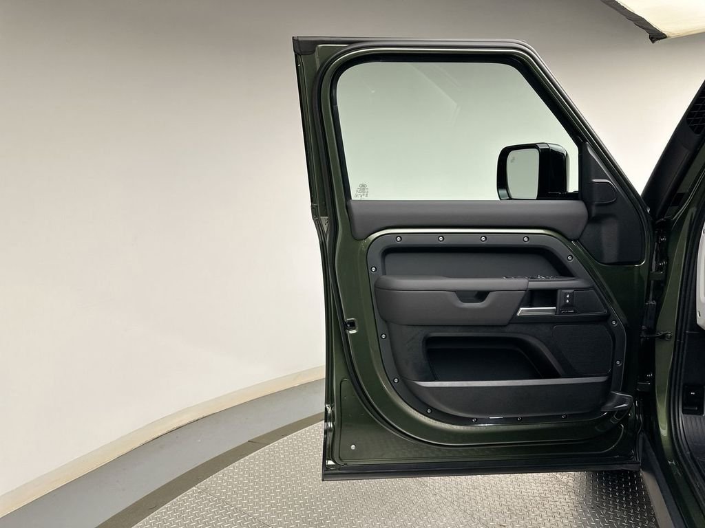 New 2026 Woolstone Green Land Rover S image 9