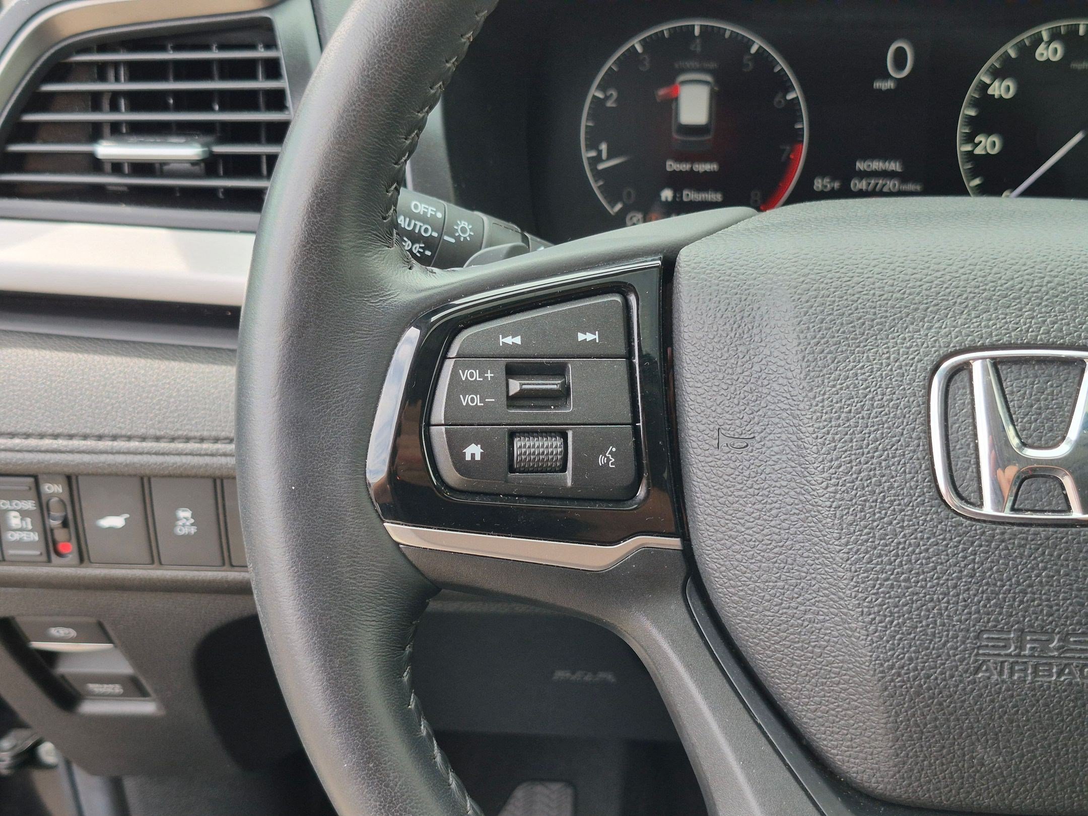 Used 2025 Black Honda EX-L image 18