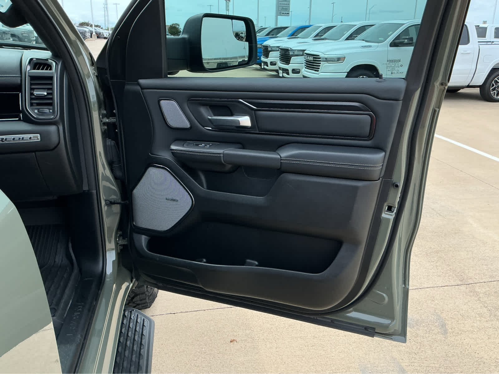 2026 RAM 1500 Rebel - Photo 25