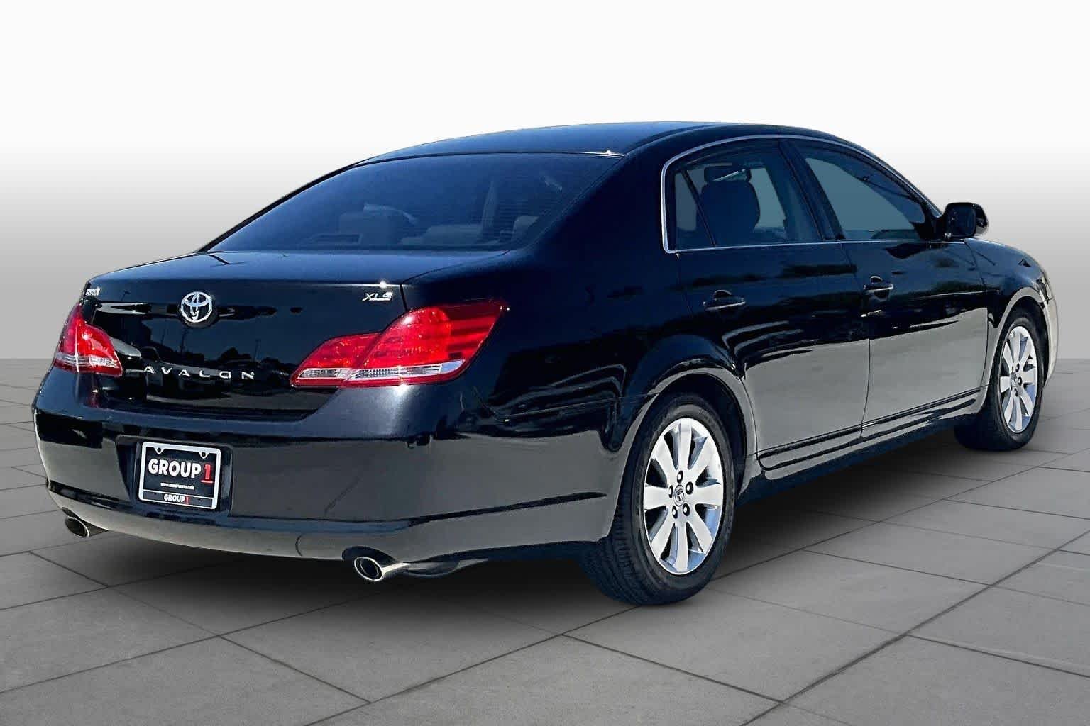 Used 2007 Black Toyota XLS image 11