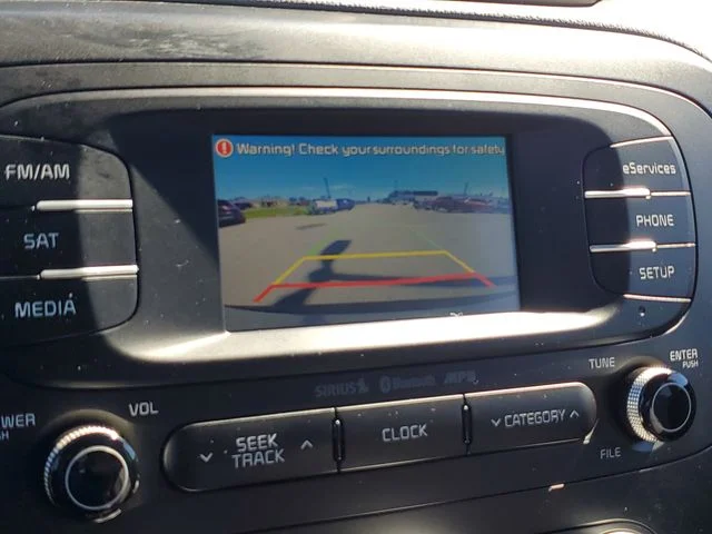 Used 2014 Silver Kia Plus image 27