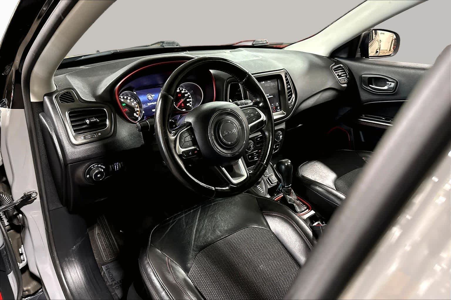 Used 2020 Sting-Gray Clearcoat Jeep Trailhawk image 17