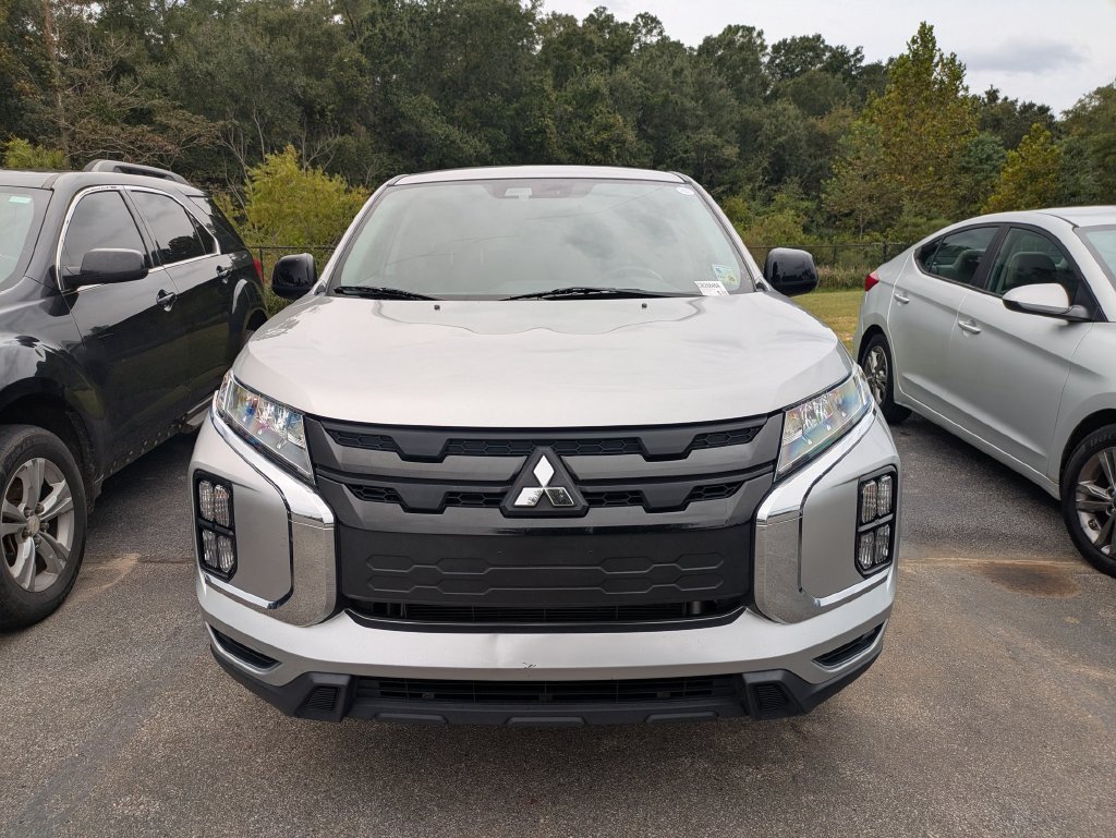 Used 2023 Silver Mitsubishi 2.0 ES image 4