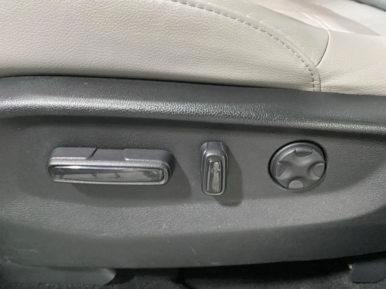 Used 2019 Lunar Silver Metallic Honda EX-L image 19