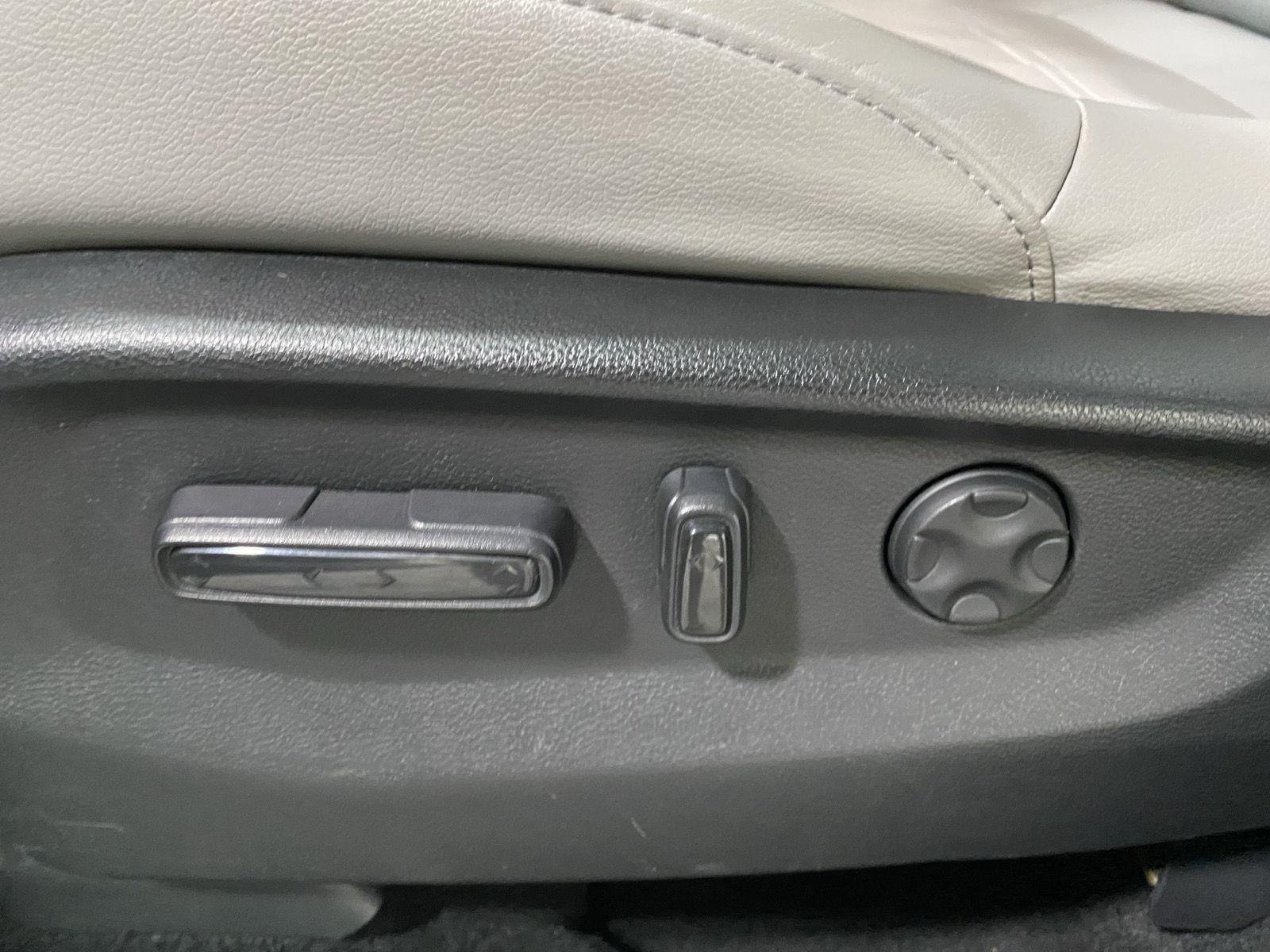Used 2019 Lunar Silver Metallic Honda EX-L image 19