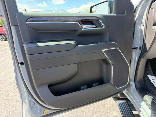 Used 2024 Gray GMC Elevation image 22