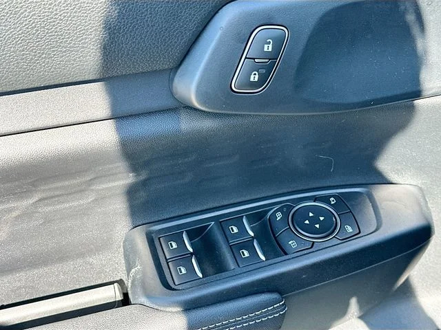 New 2025 Desert Sand Ford XLT image 13
