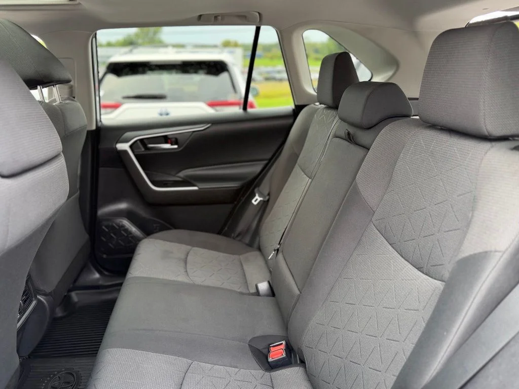 Used 2021 Silver Toyota XLE image 6