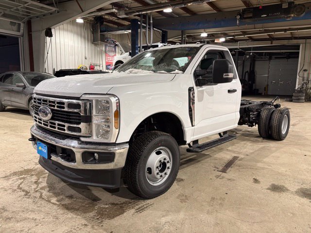 2026 Ford F-350 Super Duty Chassis Cab XL - Photo 15