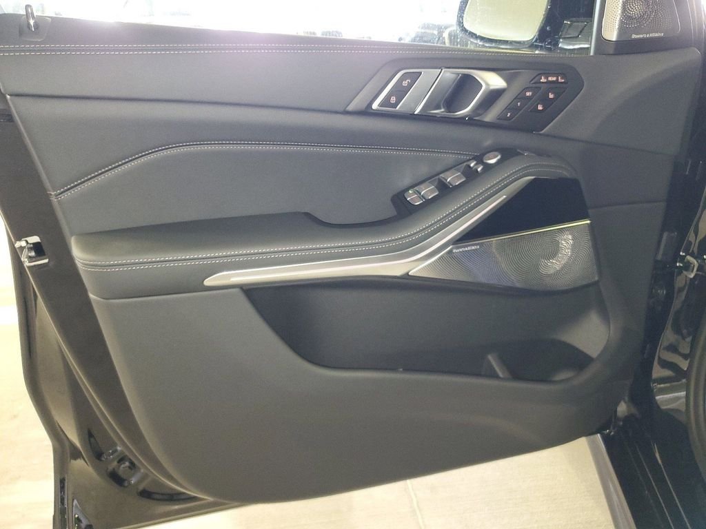 2025 BMW X7 ALPINA XB7 - Photo 15