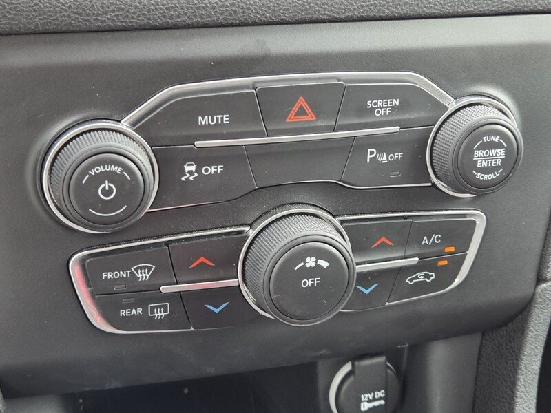 Certified Used 2023 White DODGE SXT RWD image 27