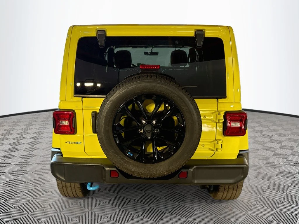 Used 2022  Jeep Unlimited Sahara 4xe image 7