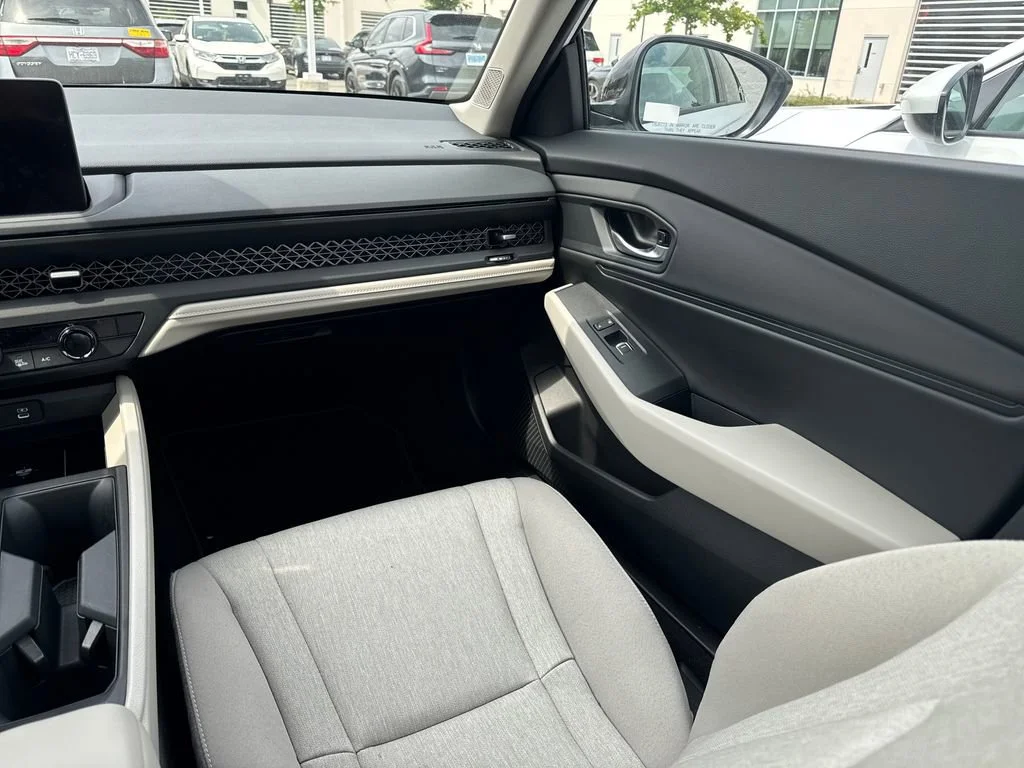 Used 2026 Platinum White Pearl Honda SE image 55
