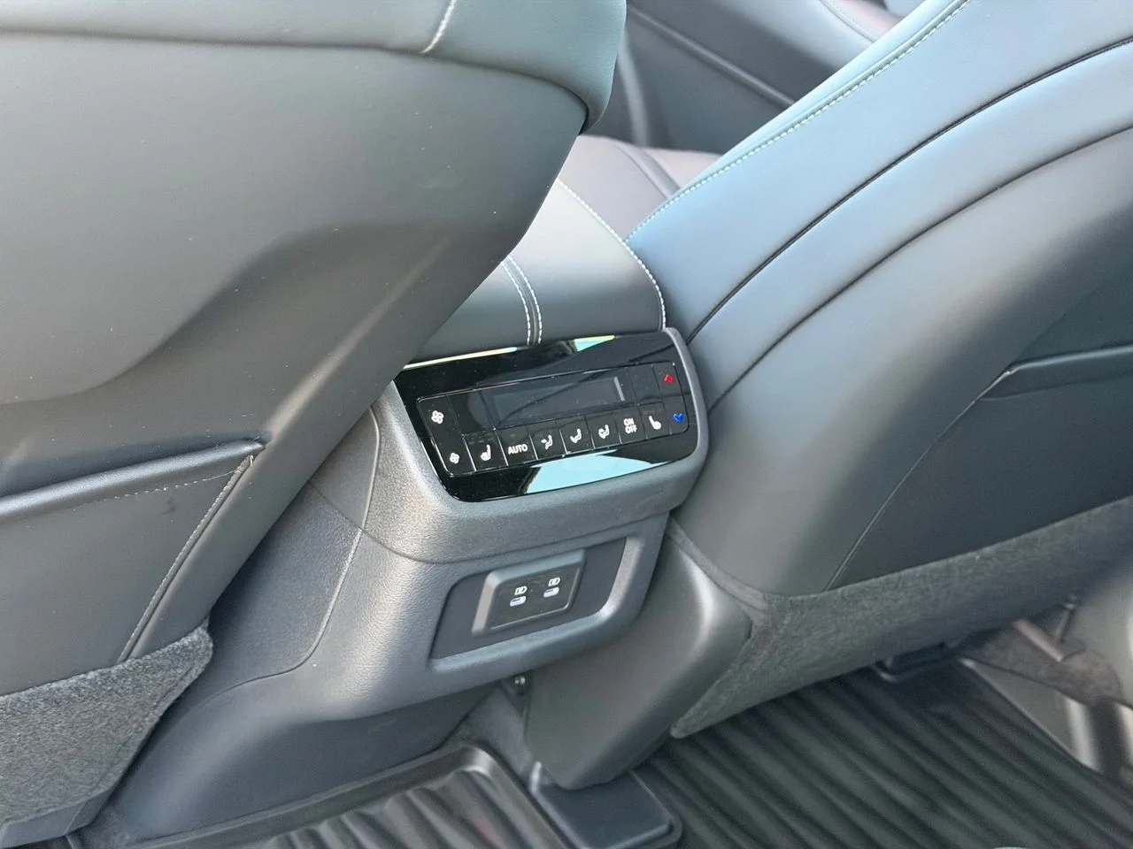 New 2027 HARBOR GRAY INFINITI Sport AWD image 27