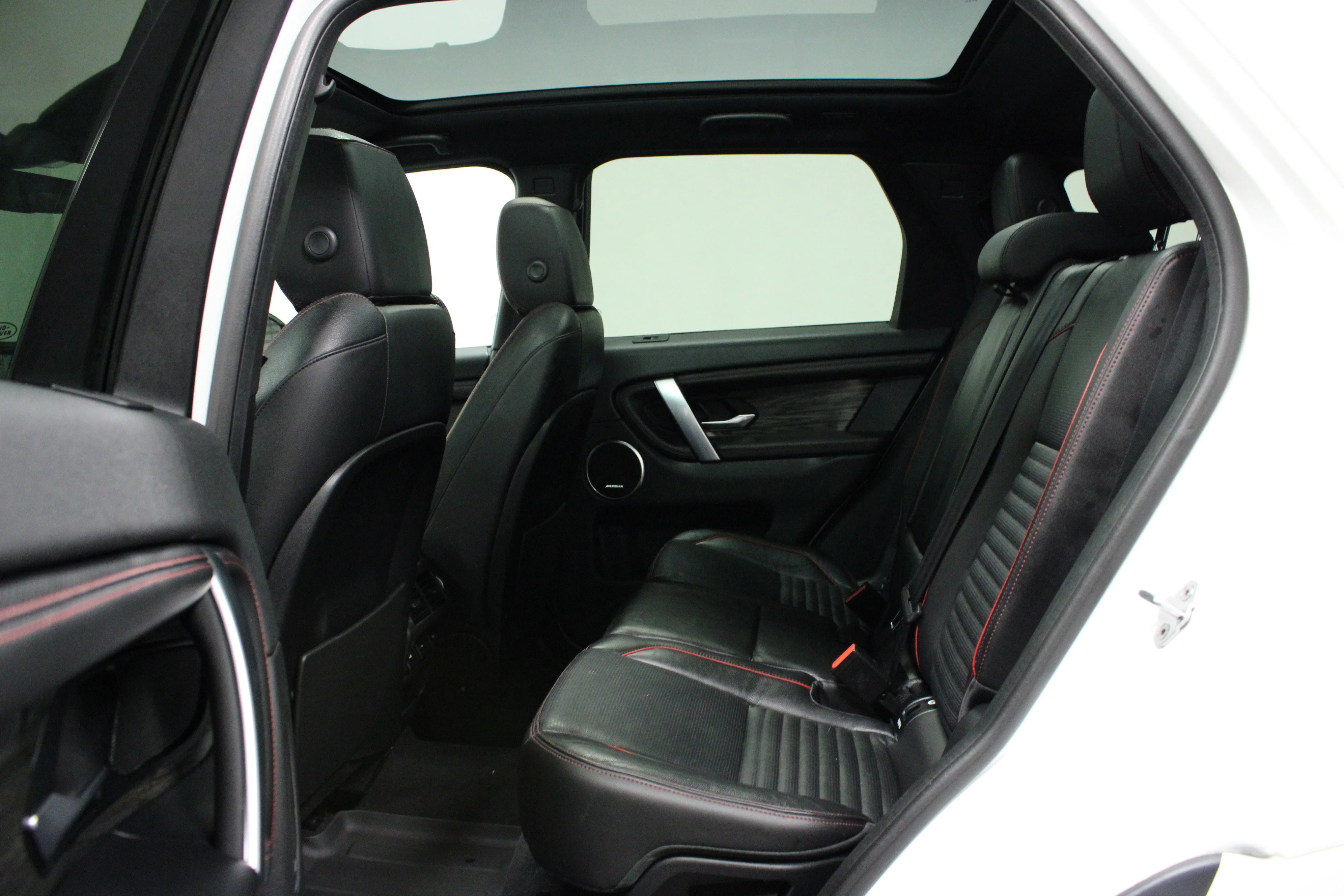 Used 2020 Fuji White Land Rover S R-Dynamic image 13