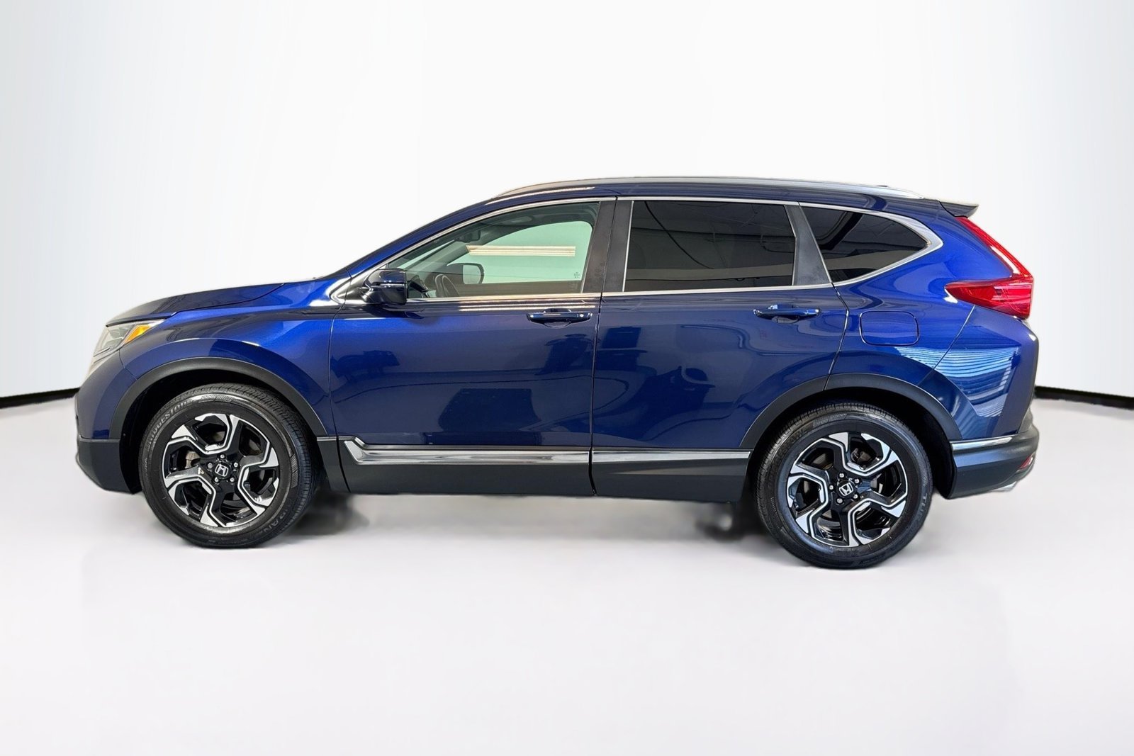 Used 2018 Obsidian Blue Pearl Honda Touring image 8