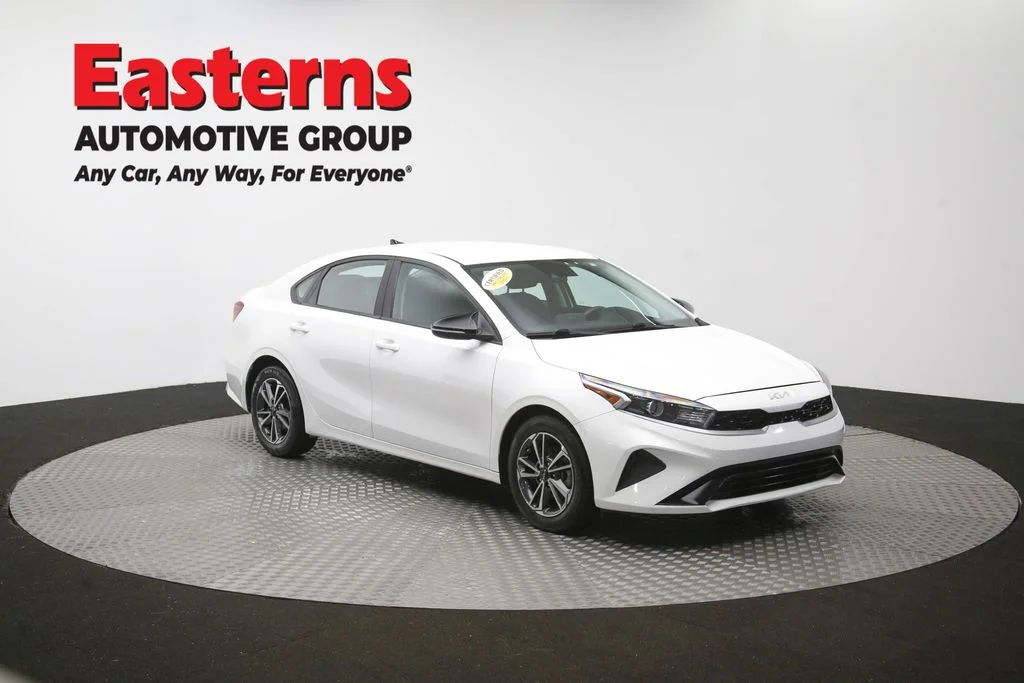 Used 2022 White Kia LXS image 48