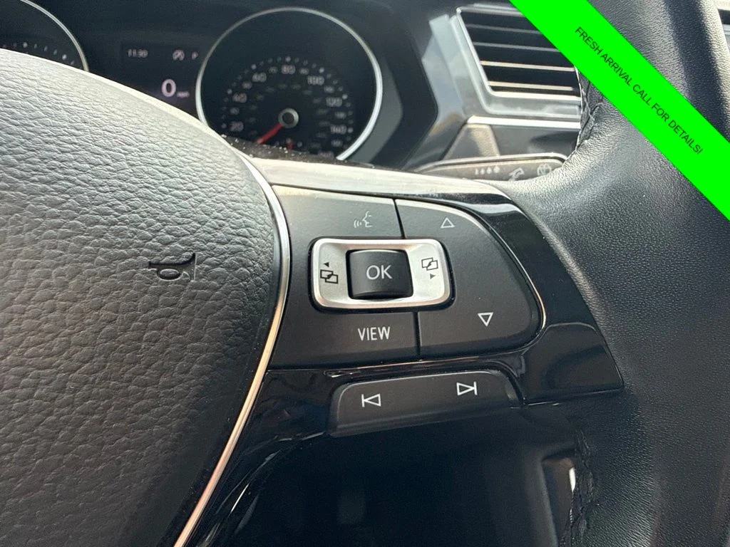 Used 2019 Pure White Volkswagen 2.0T SE image 23