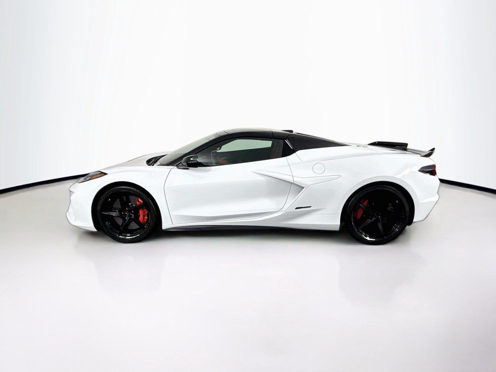 Used 2025 Arctic White Chevrolet 2LZ image 14