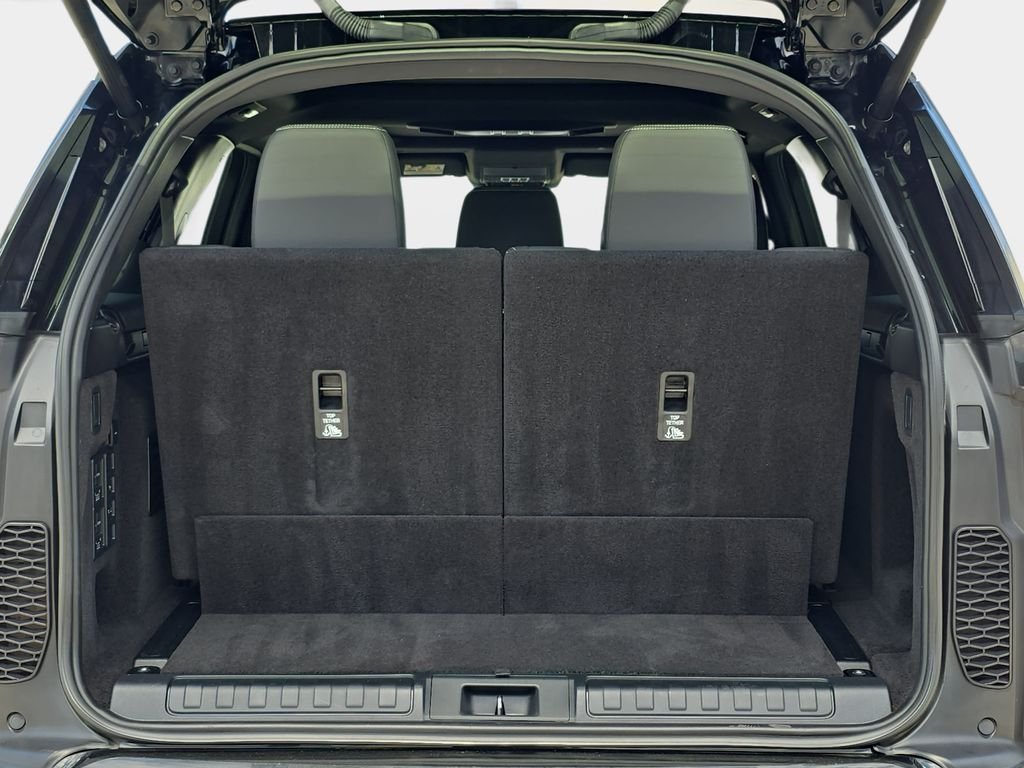 Used 2023 Black Land Rover S R-Dynamic image 15