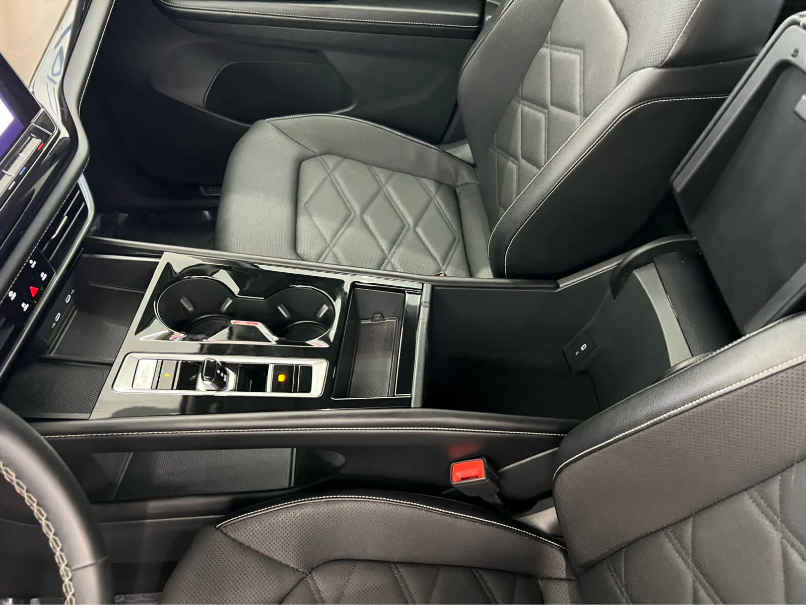 2025 Volkswagen Atlas SEL Premium R-Line - Photo 19