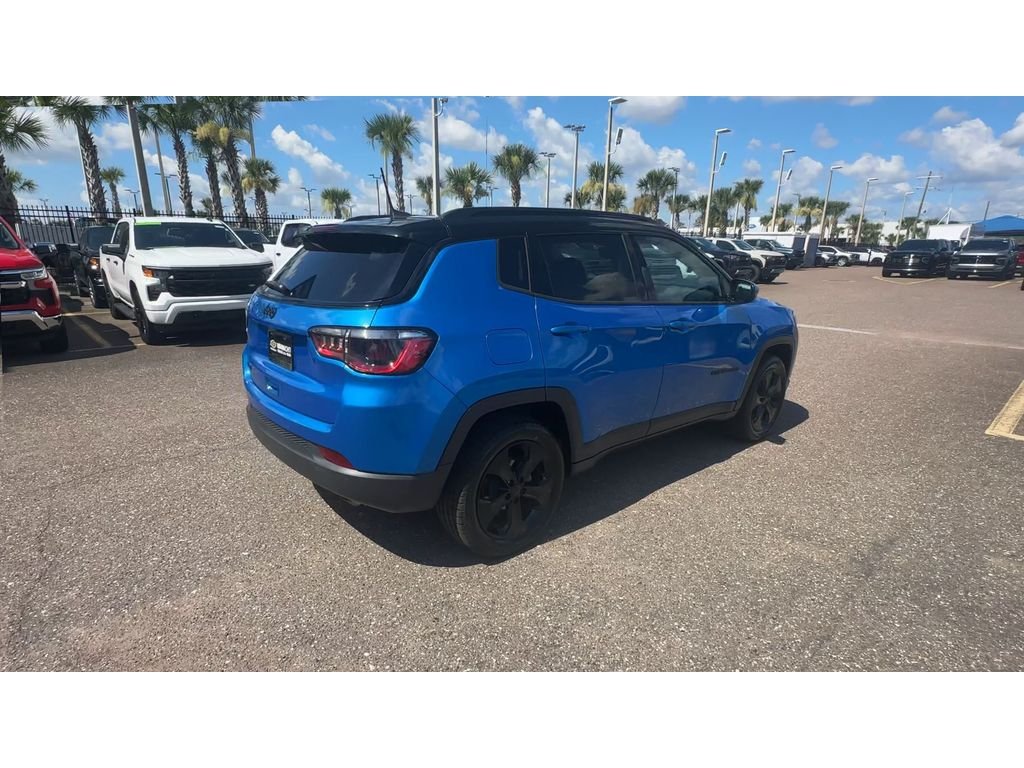Used 2021  Jeep Altitude image 2