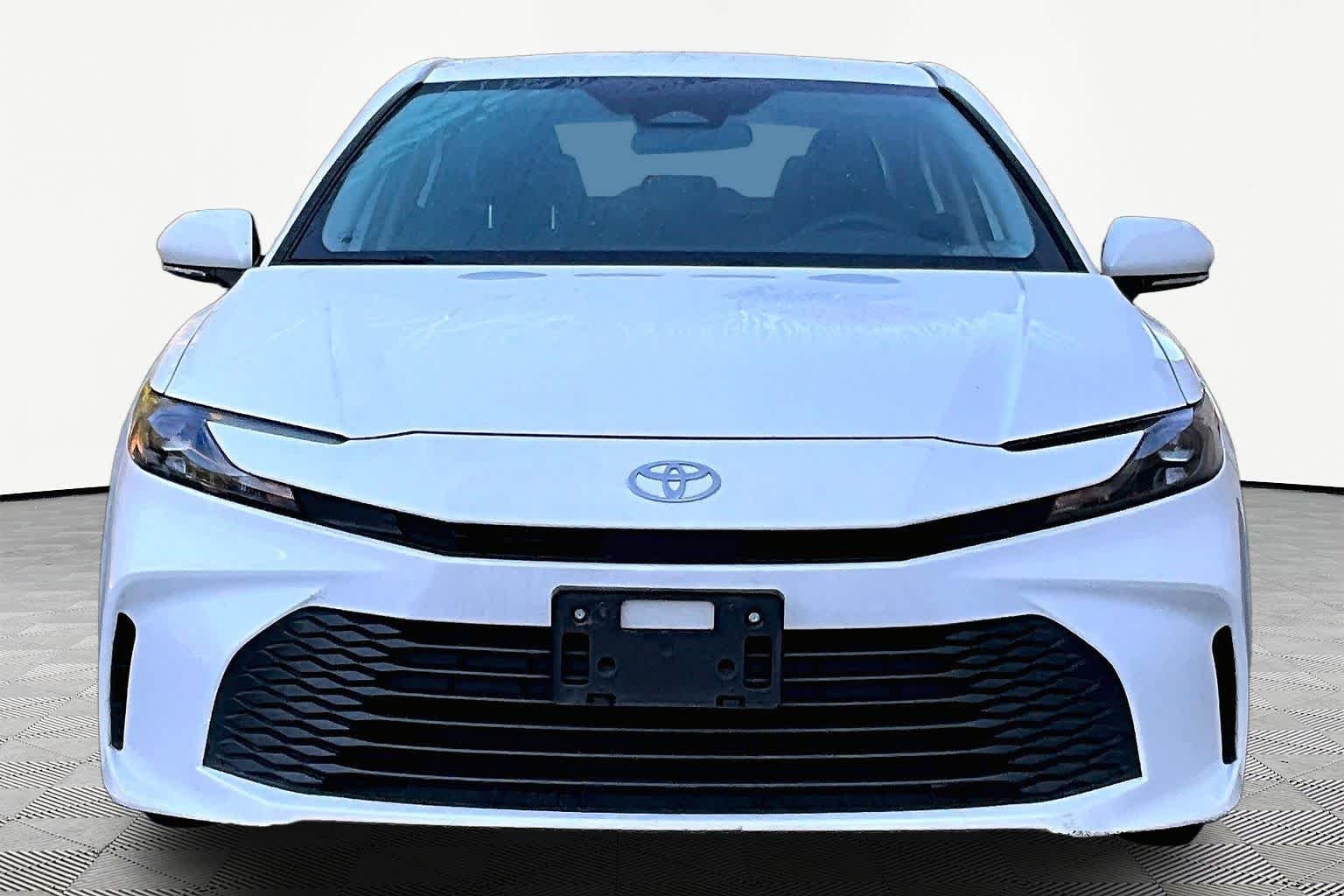 Used 2025 Ice Cap Toyota LE image 4