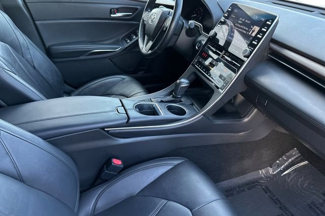 Used 2019 Silver Toyota XLE image 15