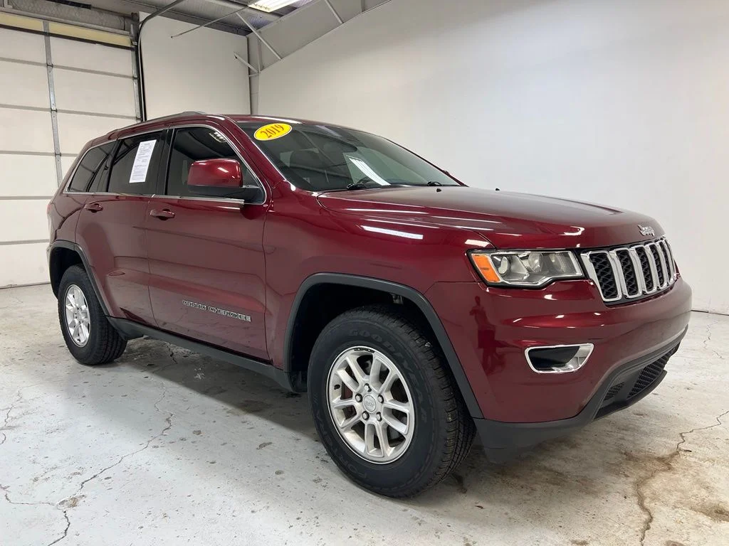 Used 2019 Red Jeep Laredo E image 7