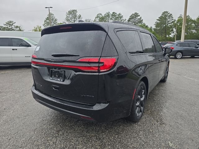 New 2026 Diamond Black Crystal Pearl-Coat Exterior Paint Chrysler Limited image 4