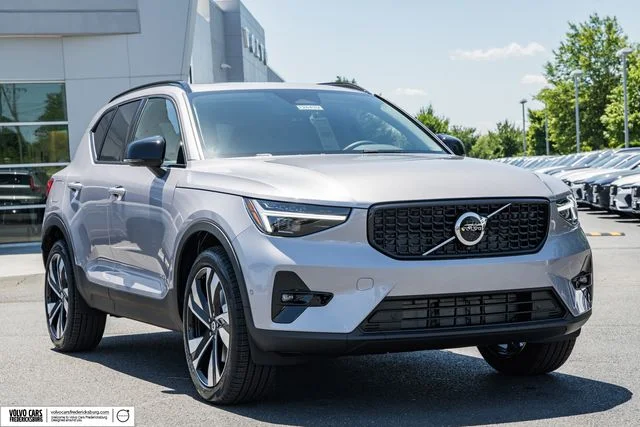 2026 Volvo XC40 B5 Plus Dark AWD's photo