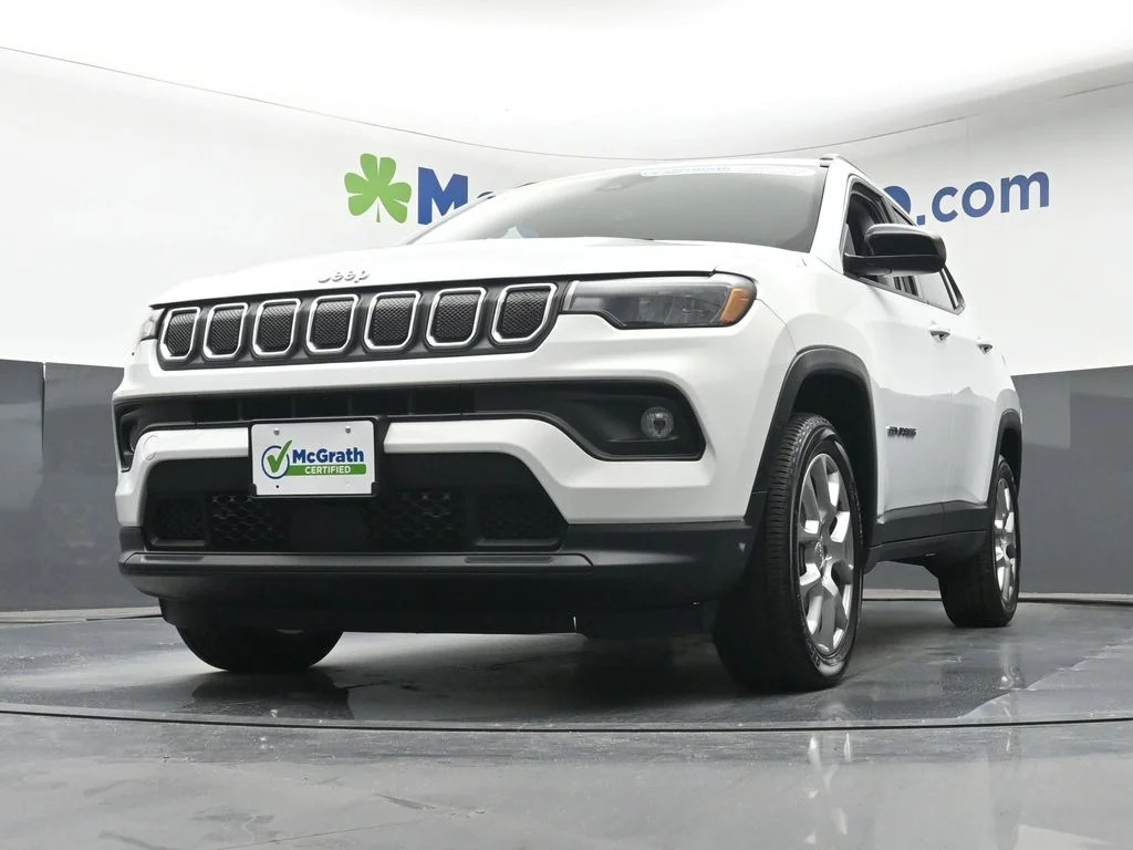Certified Used 2022 White Jeep Latitude Lux image 7