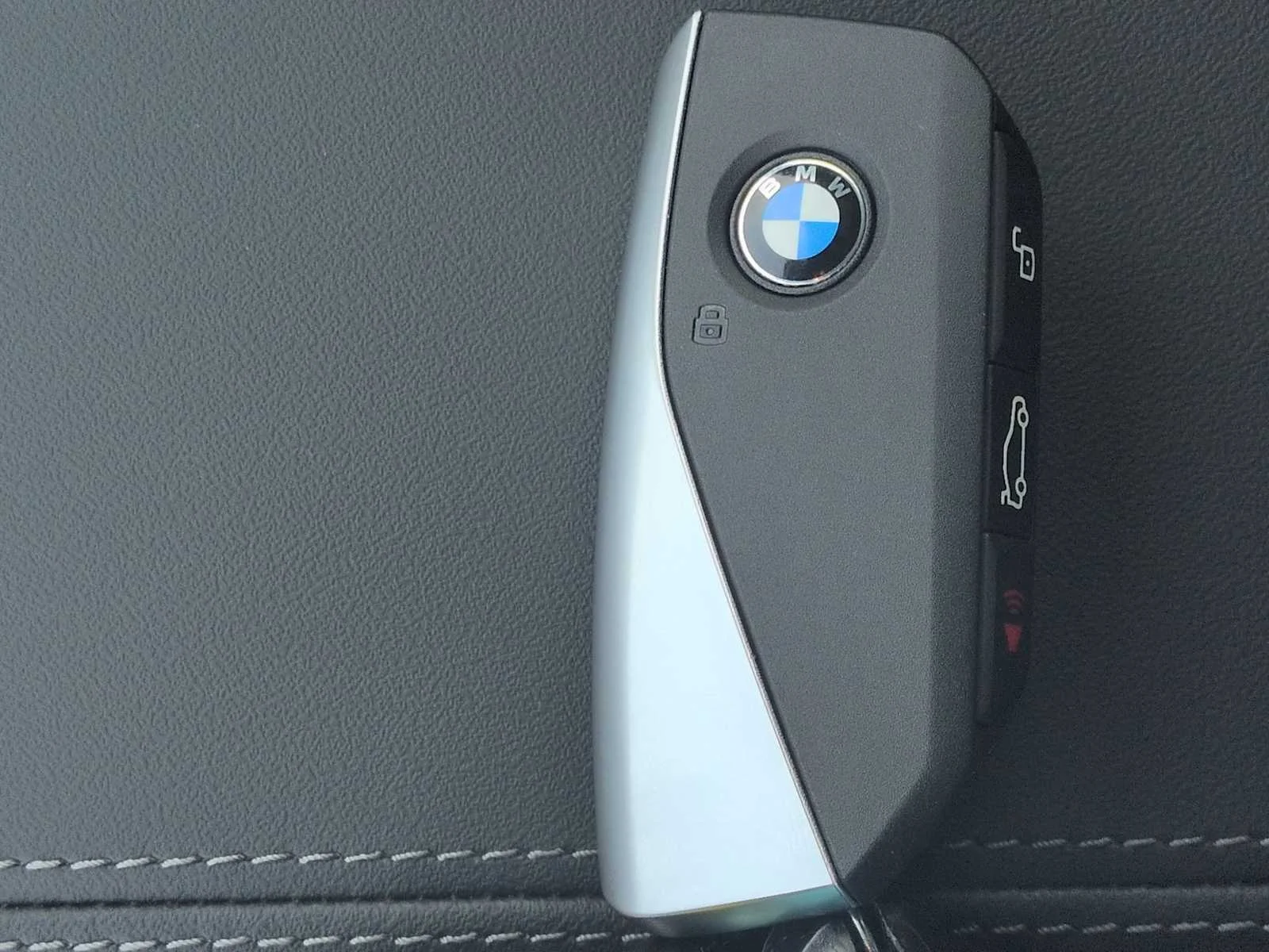 New 2026 Black Sapphire Metallic BMW xDrive28i image 37