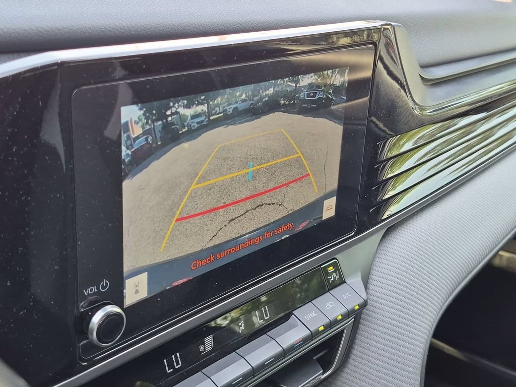 Used 2025  Toyota SE image 5