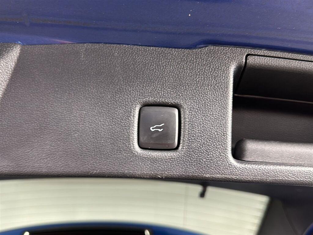 Used 2022 Atlas Blue Ford SE image 24