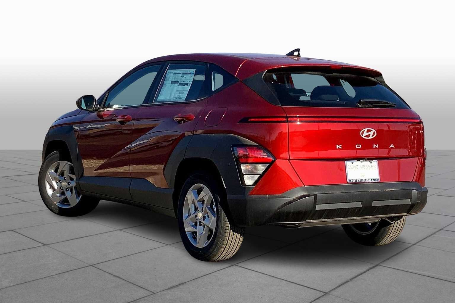 Used 2025 RED Hyundai SE image 12
