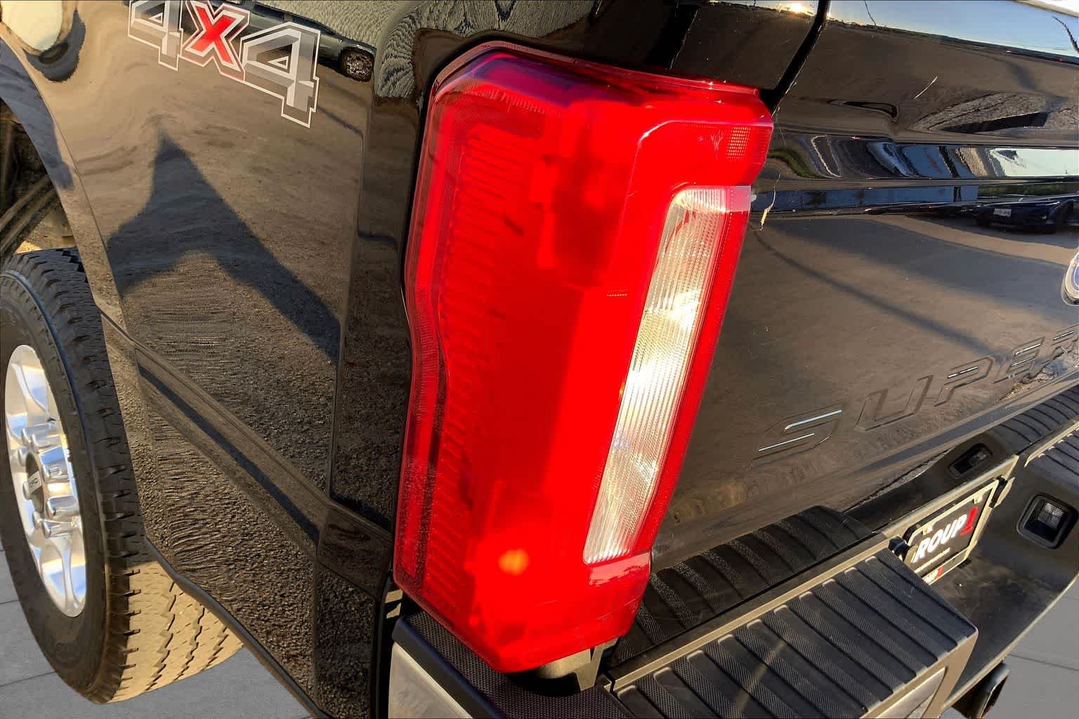 Used 2025 Agate Black Metallic Ford F-250 Pickup XLT image 29