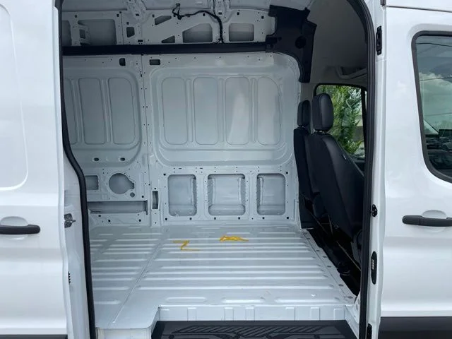 New 2026 OXFORD WHITE Ford Base image 44