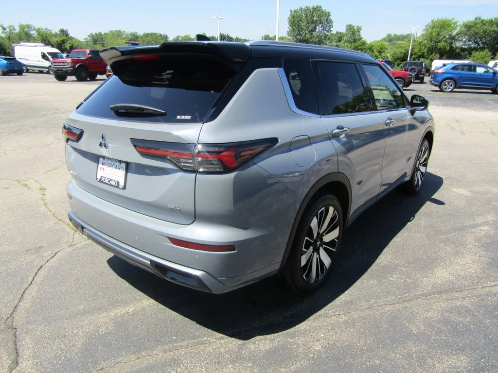 2025 Mitsubishi Outlander SEL - Photo 8