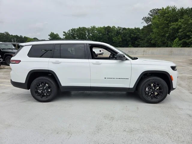 New 2026 Bright White Clear-Coat Exterior Paint Jeep Altitude image 10