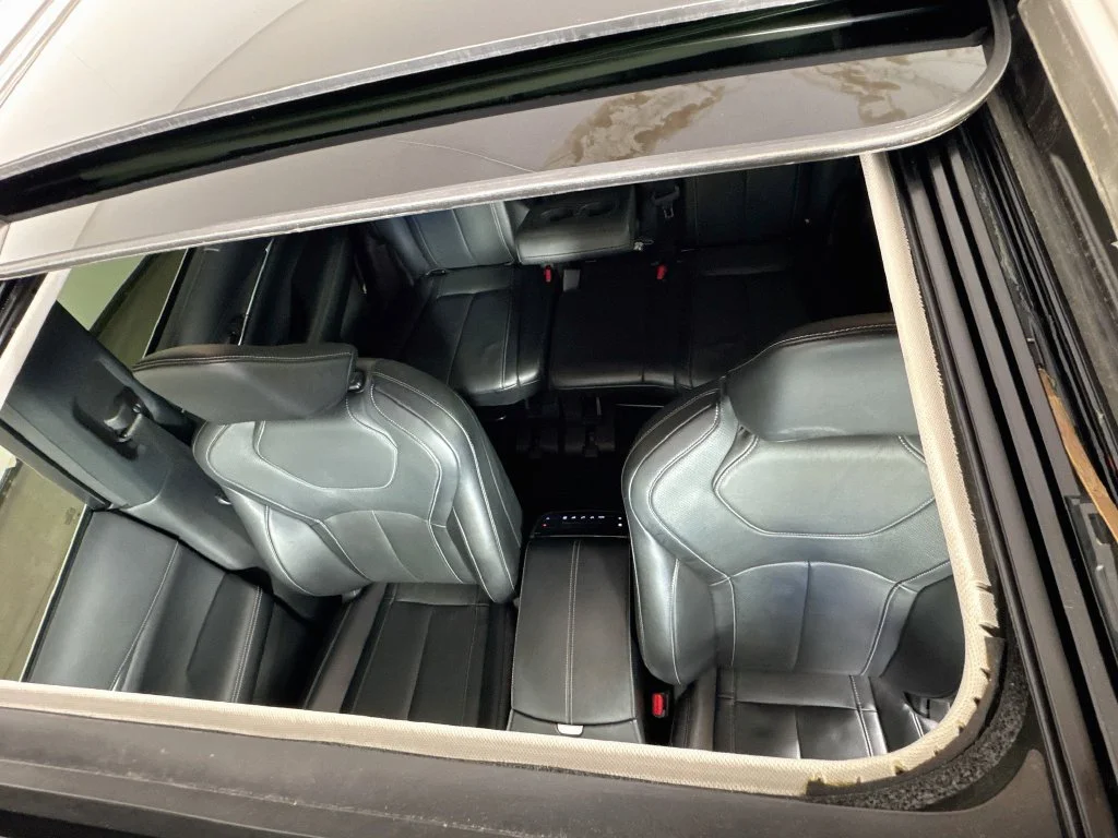 Certified Used 2022 Silver INFINITI LUXE image 28