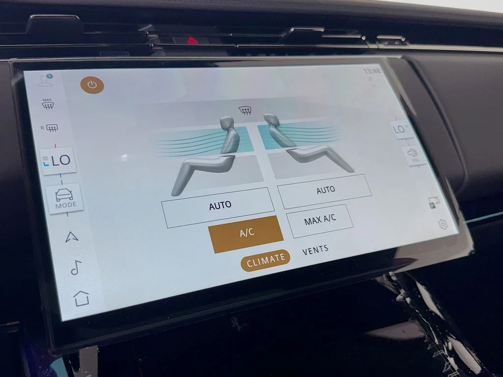 New 2026 Santorini Black Land Rover SE image 18